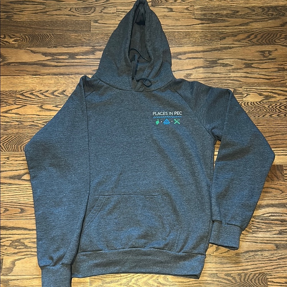 Gray Hooded Sweater with Ribbed Cuffs and Soft Texture